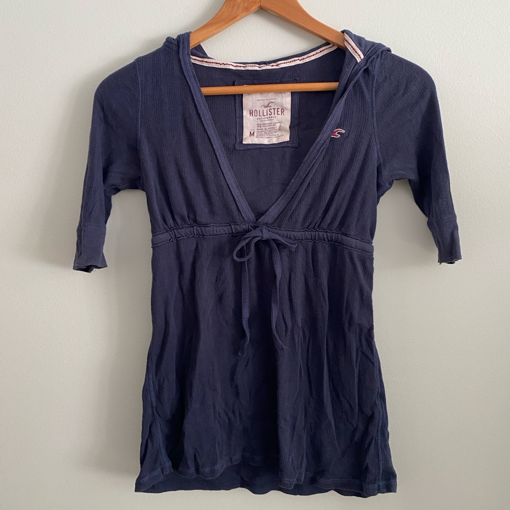 VINTAGE HOLLISTER SHIRT Size Medium 1/2 sleeve deep V
